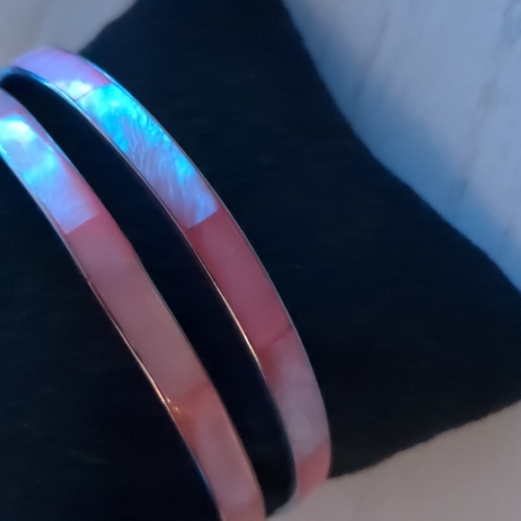 •Pink Mother-of-Pearl Bangle Bracelets - Picture 5 of 6
